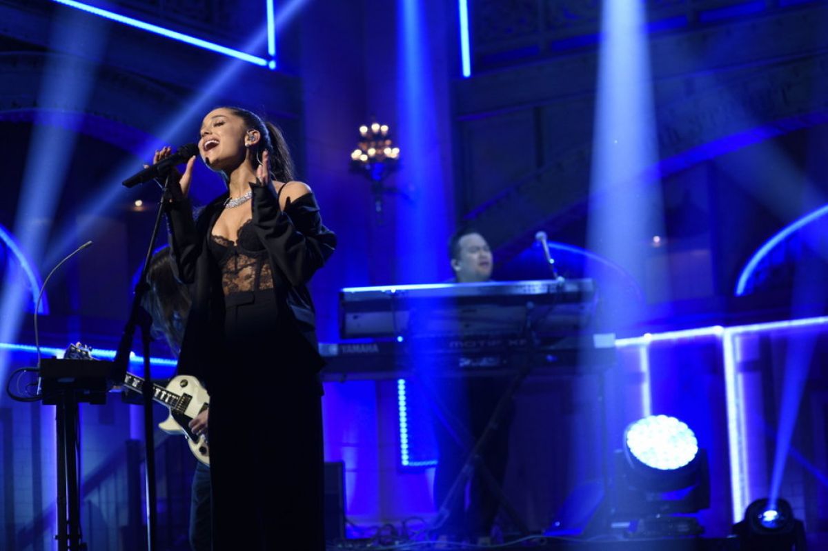 Ariana Grande Performs Snl March