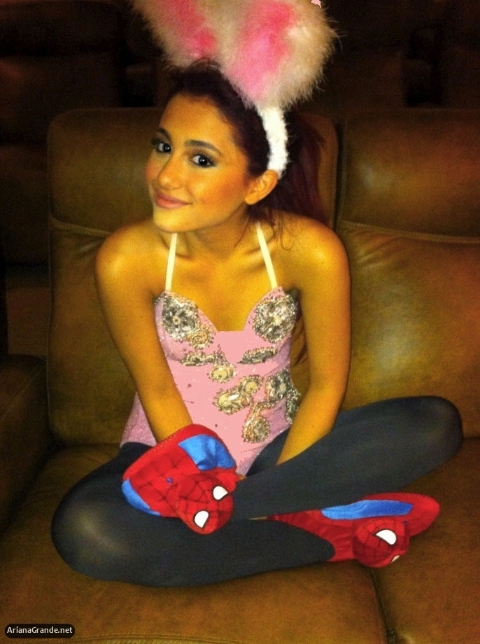 Ariana Grande Twitter Photo