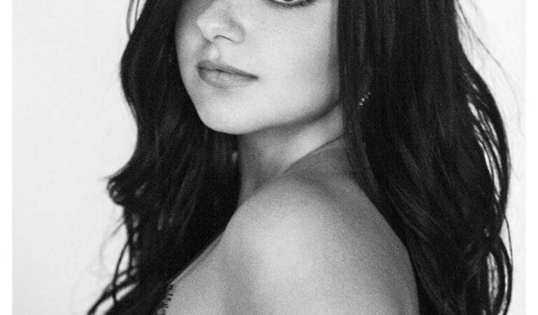 Ariel Winter By Collin Stark For Glamour Magazine (10 photos)