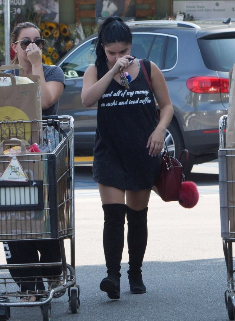 Ariel Winter Shopping Whole Foods Los Angeles