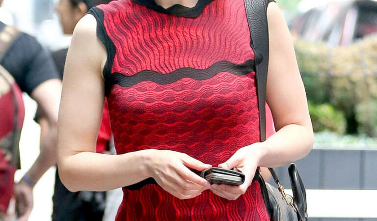 Ary Elizabeth Winstead Out About New York (10 photos)