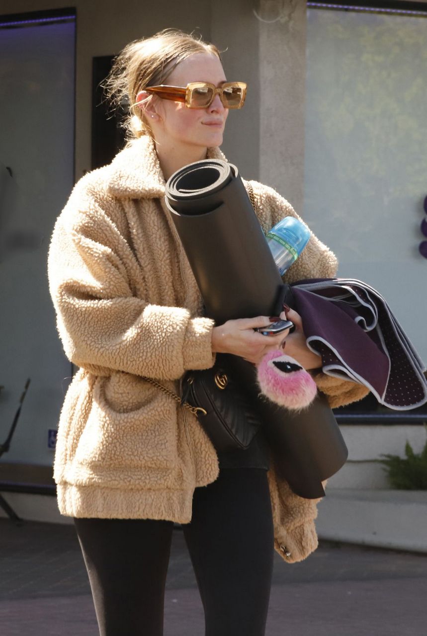 Ashlee Simpson Out For Yoga Class Los Angeles