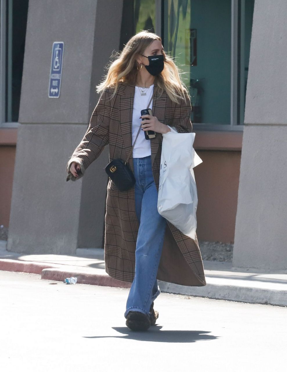 Ashlee Simpson Out Shopping For Clothes Los Angeles