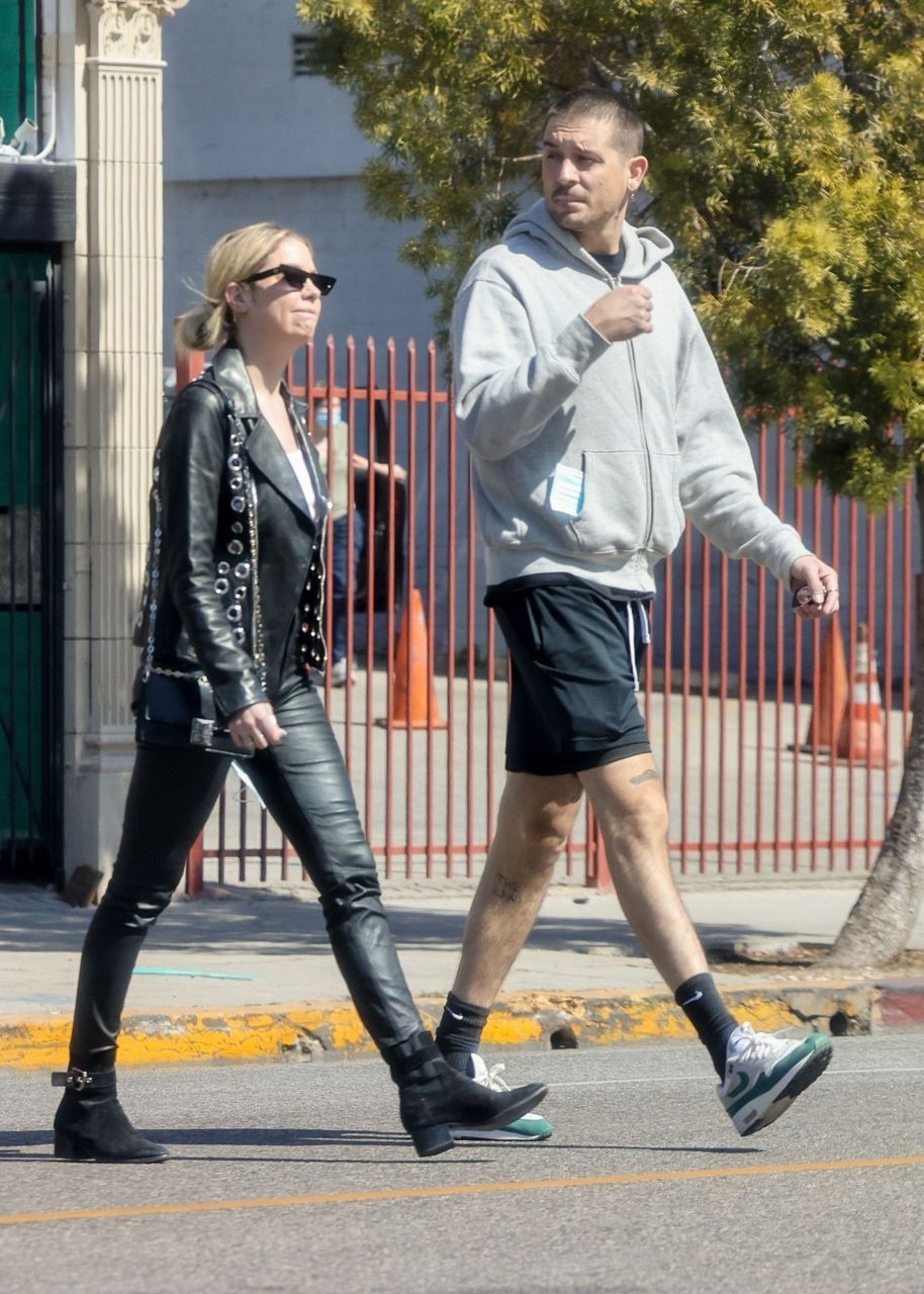 Ashley Benson And G Eazy Out For Lunch Los Angeles