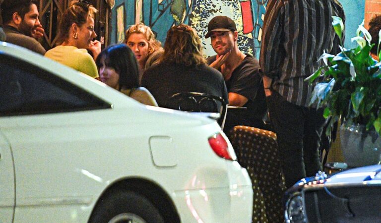 Ashley Benson Out For Dinner With Friends La Poubelle Hollywood (10 photos)