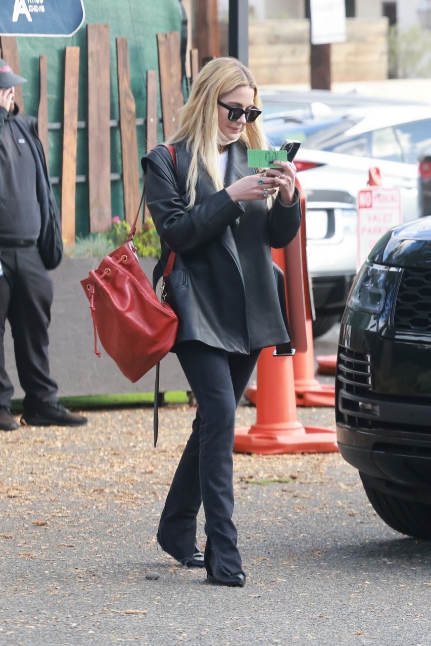 Ashley Benson Out With Her Mother Lunch Los Feliz