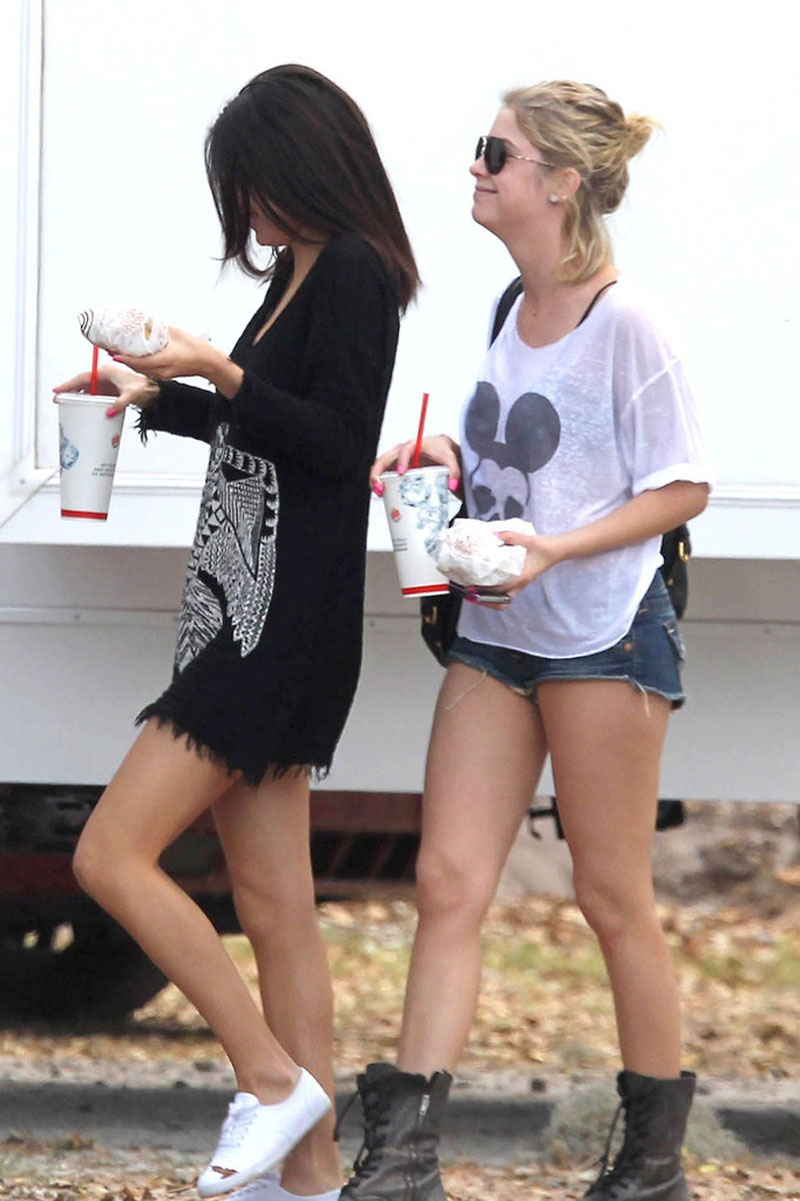 Ashley Benson Selena Gomez Vanessa Hudgens Spring Breakers Set Sarasota