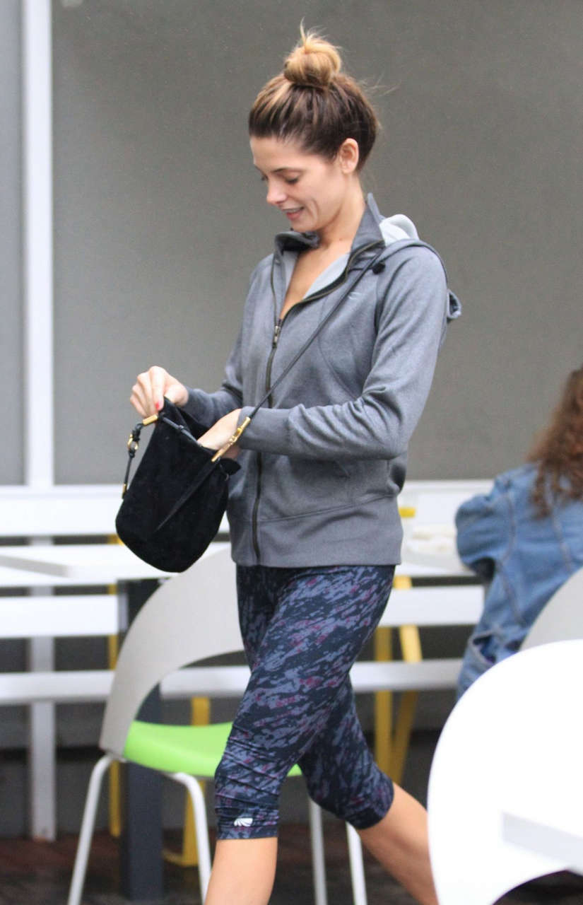 Ashley Greene Leggings Heading To Gym Los Angeles