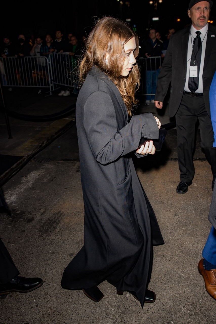 Ashley Olsen Leaves Cfda Awards New York
