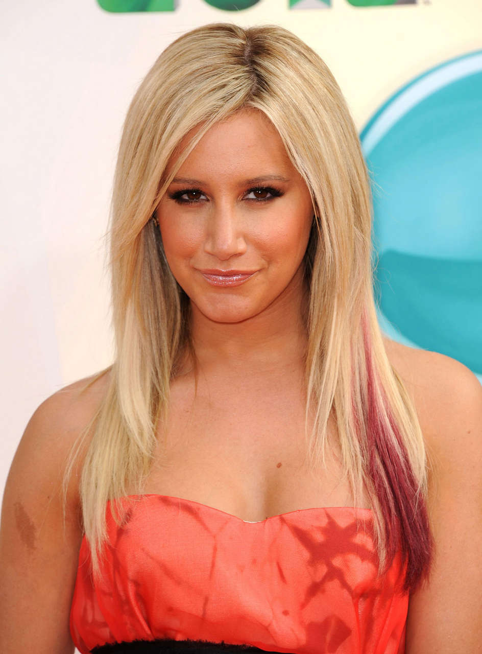 Ashley Tisdale 25th Annual Nickelodeon Kids Choice Awards Los Angeles
