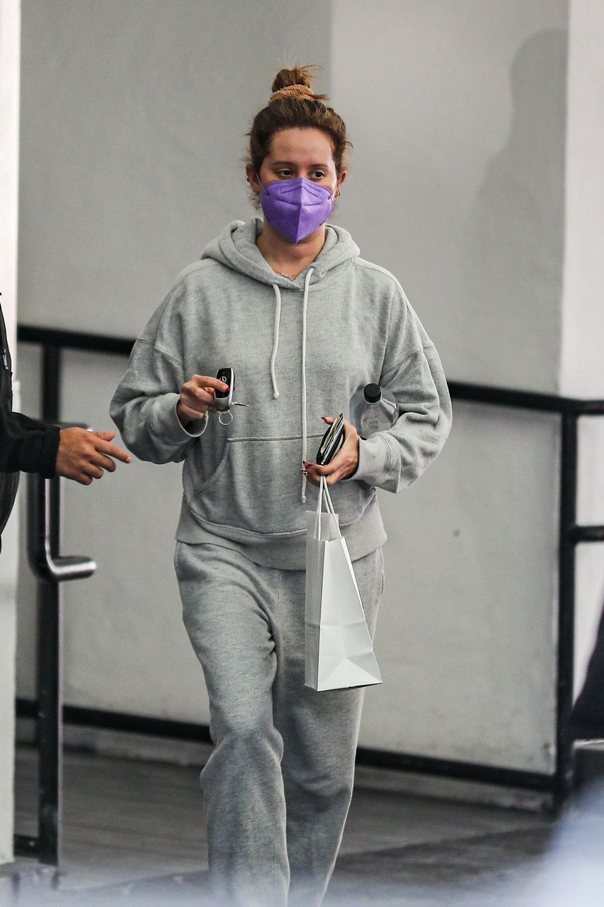 Ashley Tisdale Arrives Skin Care Clinic Beverly Hills