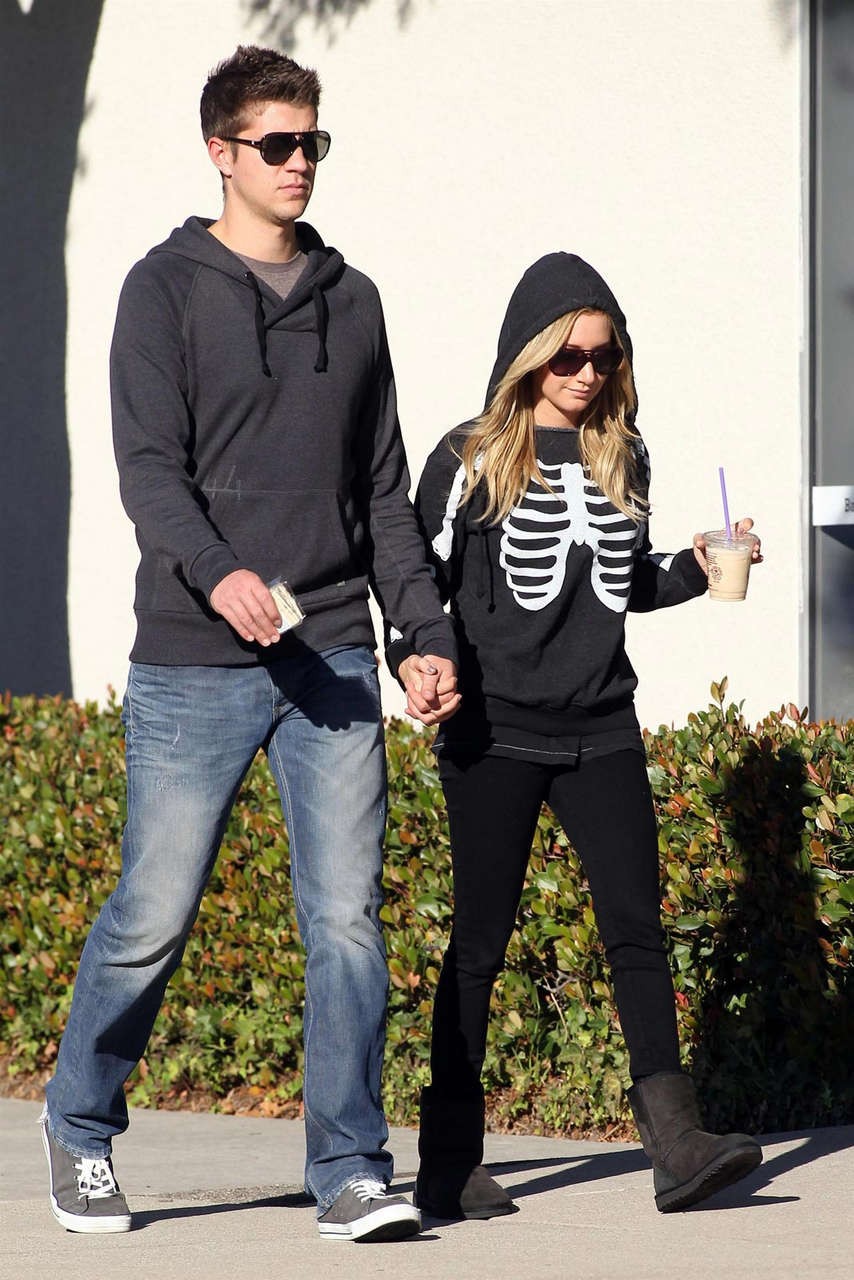 Ashley Tisdale Goes Out With Her Boyfriend