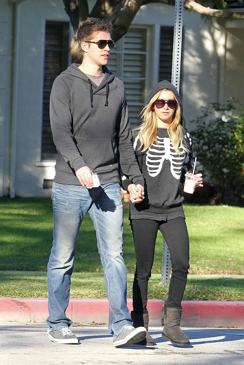Ashley Tisdale Goes Out With Her Boyfriend