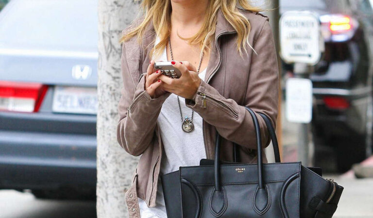 Ashley Tisdale Outside Coral Tree Cafe (7 photos)