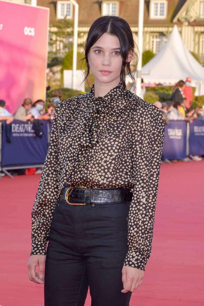 Astrid Berges Feisbey Les Deux Alfred Premiere 2020 Deauville American Film Festival