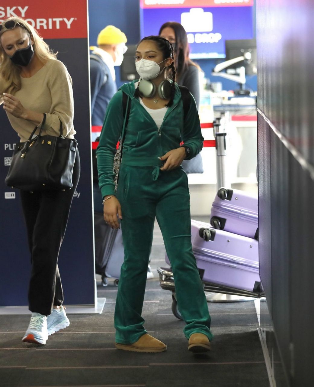 Avani Arrives Lax Airport Los Angeles