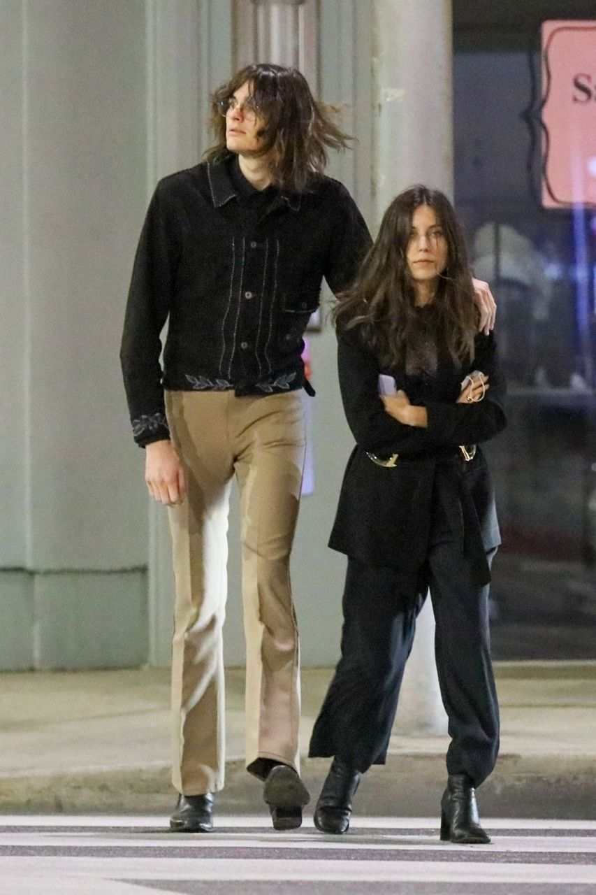 Avery Wheless And Paris Brosnan Out For New Year S Eve Beverly Hills