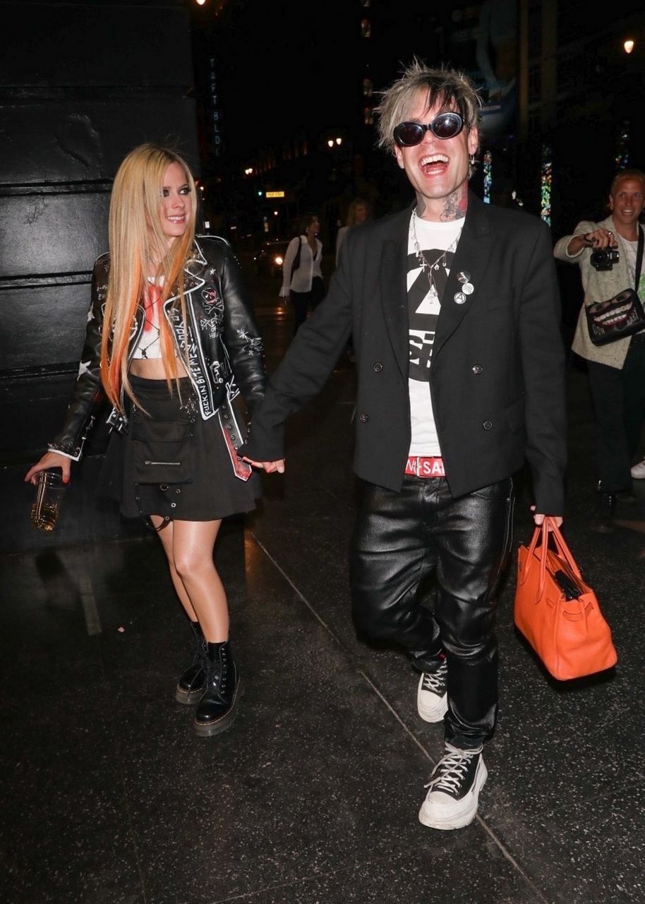 Avril Lavigne And Mod Suna Arrives Mod S Documentary Remember Me Just Like This Screening Los Angeles