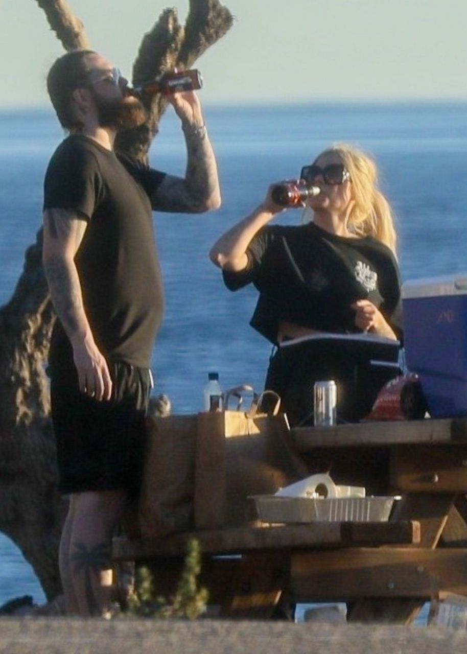 Avril Lavigne Fishing With Friends Off The Coast Malibu