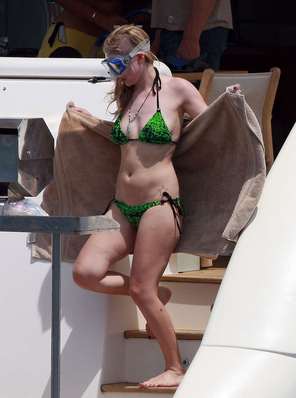 Avril Lavigne Green Bikini Scuba Diving Mexico