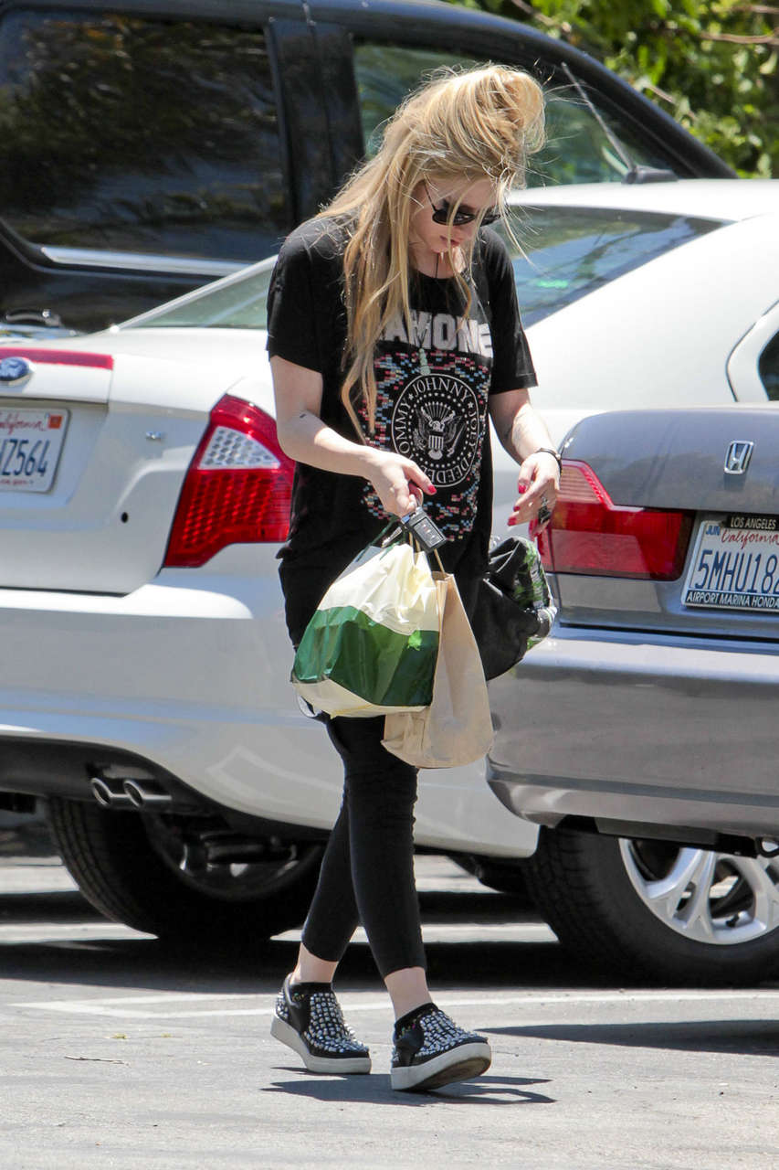 Avril Lavigne Heading To Recording Studio Los Feliz