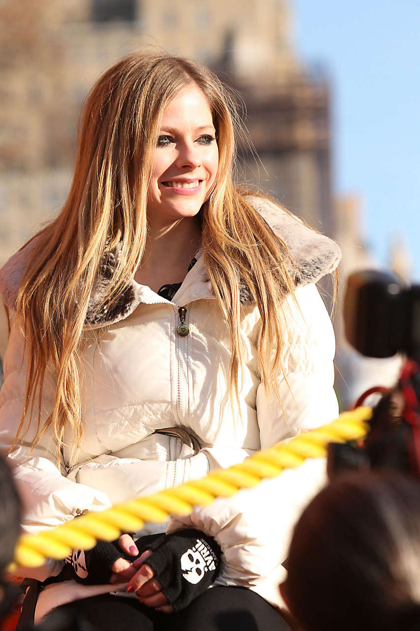 Avril Lavigne Macys Thanksgiving Day Parade New York