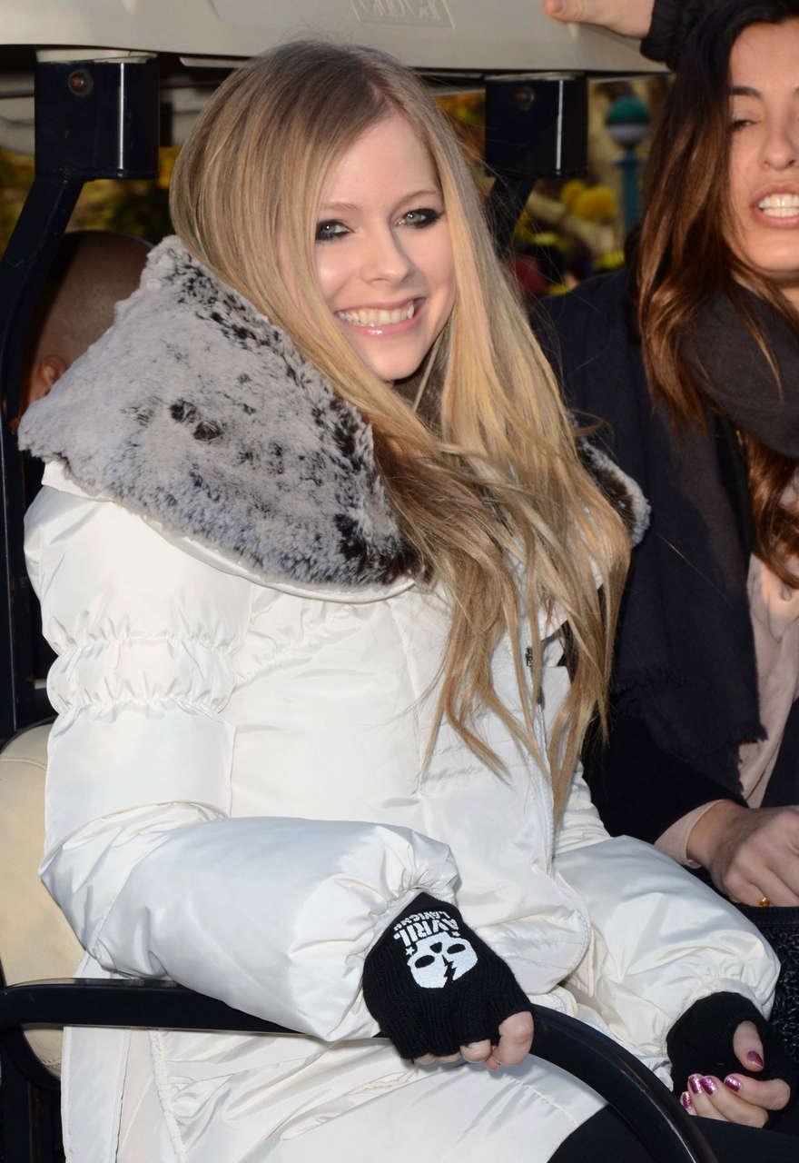 Avril Lavigne Macys Thanksgiving Day Parade New York
