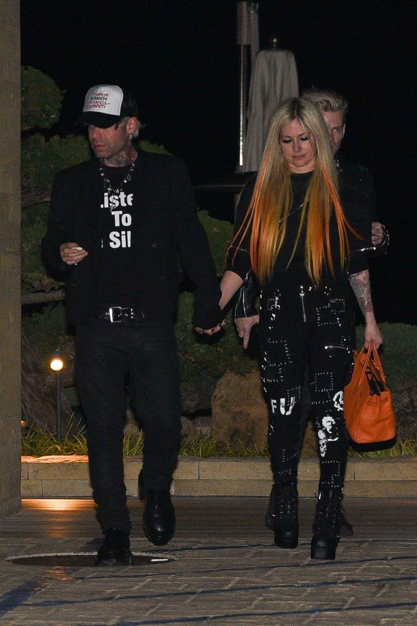 Avril Lavigne Out For Dinner Nobu Malibu