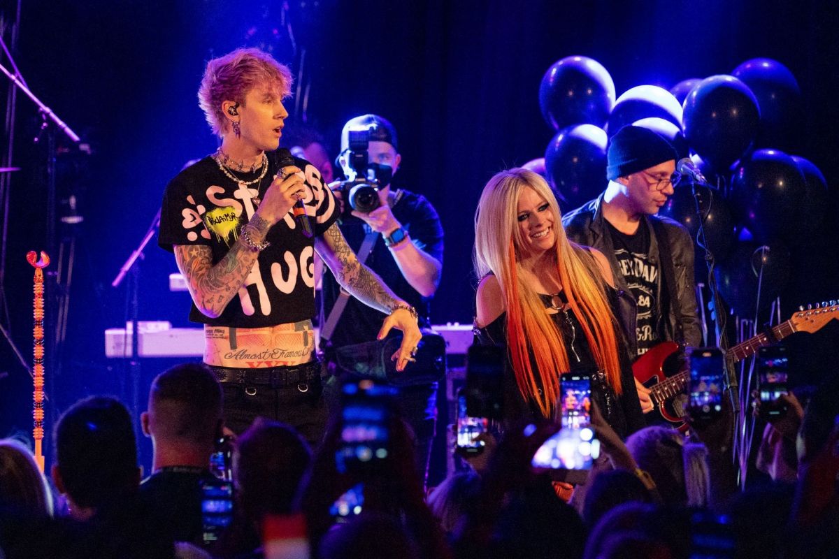 Avril Lavigne Performs Live Roxy For Siriusxm And Pandora S Small Stage Series West Hollywood