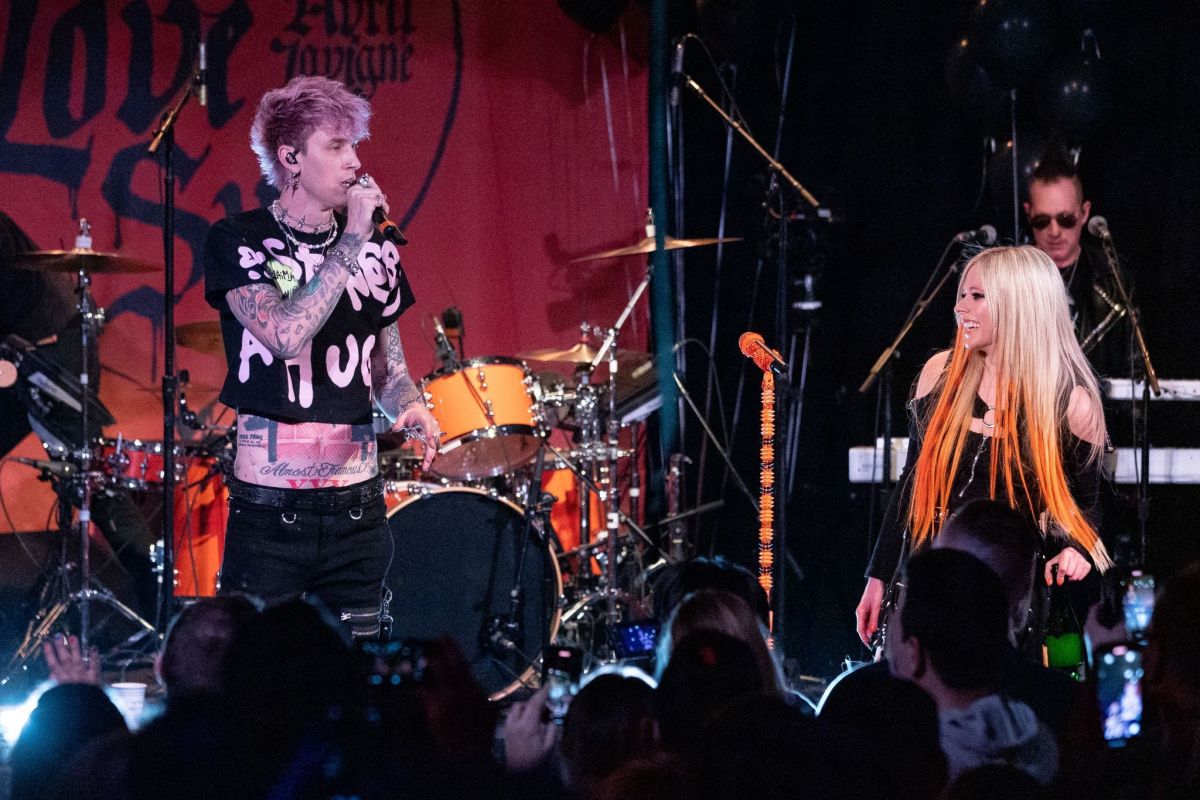 Avril Lavigne Performs Live Roxy For Siriusxm And Pandora S Small Stage Series West Hollywood