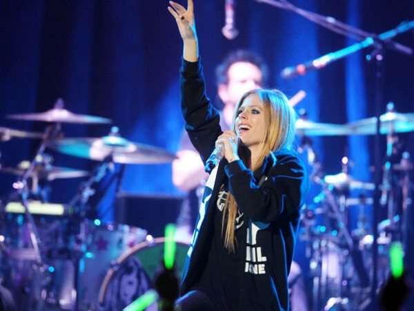 Avril Lavigne Performs Ottawa (10 photos)