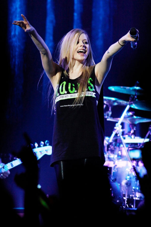 Avril Lavigne Performs Ottawa