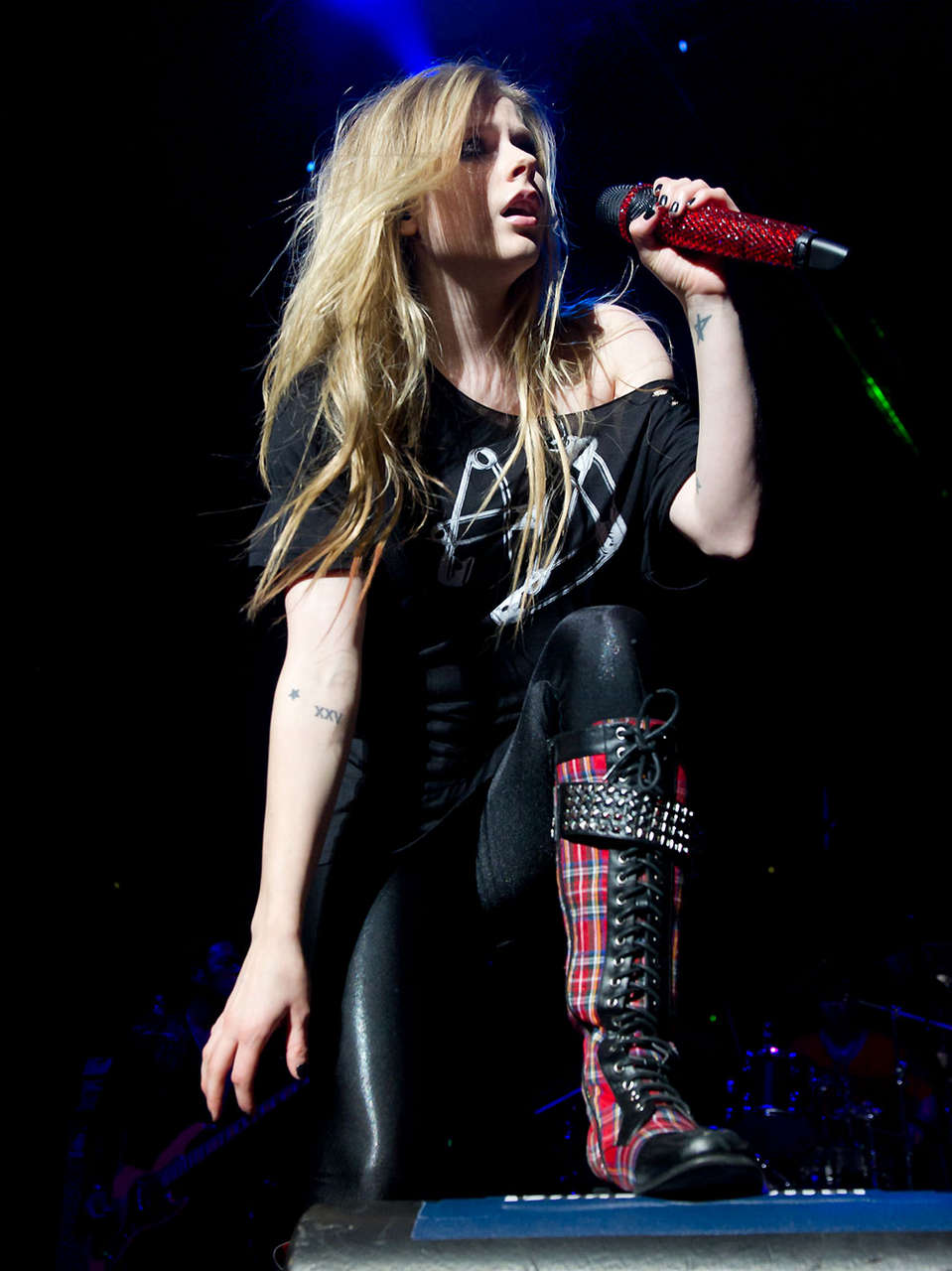 Avril Lavigne Performs Q102 Jingle Ball Philadelphia
