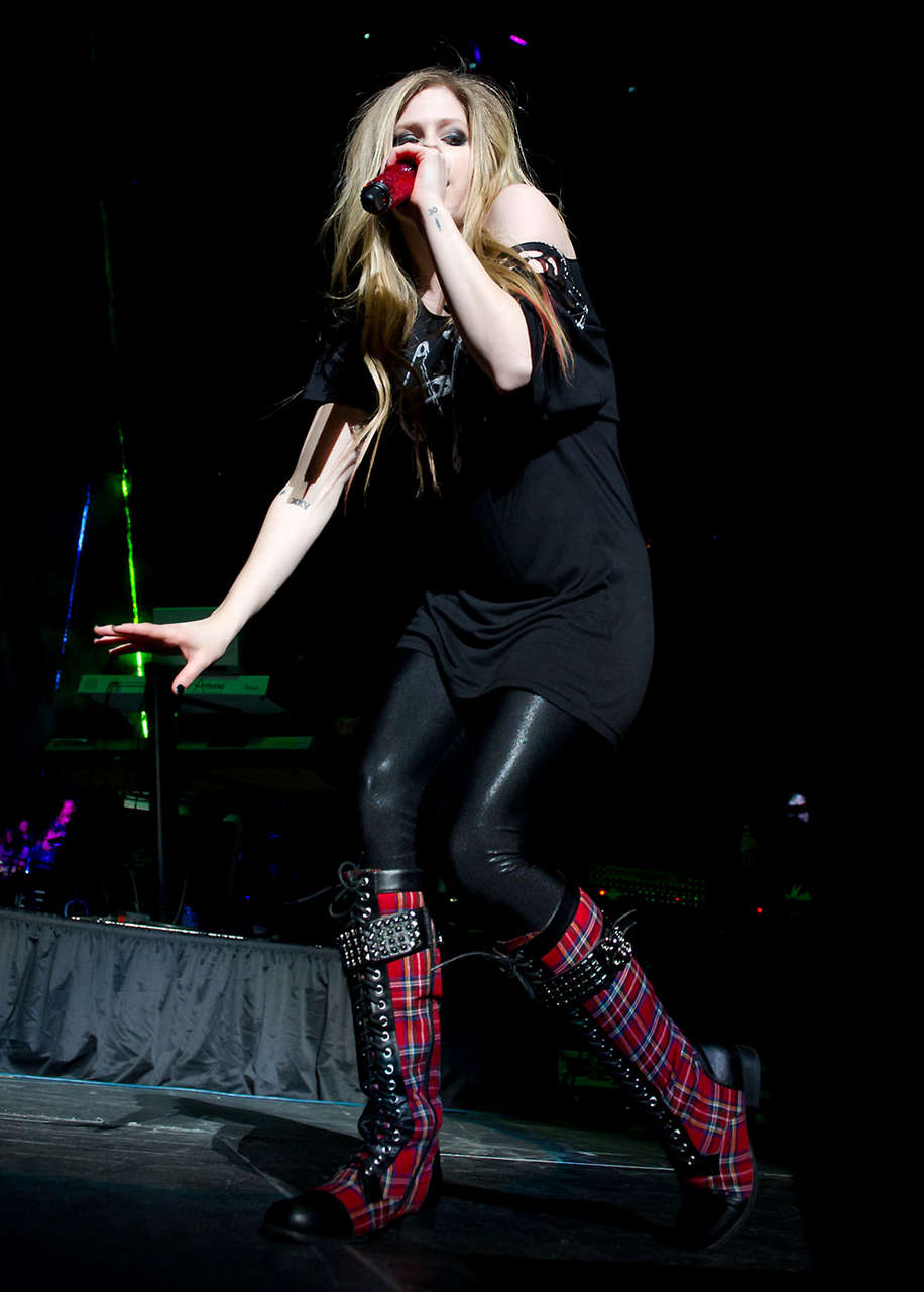 Avril Lavigne Performs Q102 Jingle Ball Philadelphia