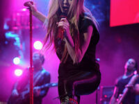 Avril Lavigne Performs Y 100 Jingle Ball Sunrise Florida