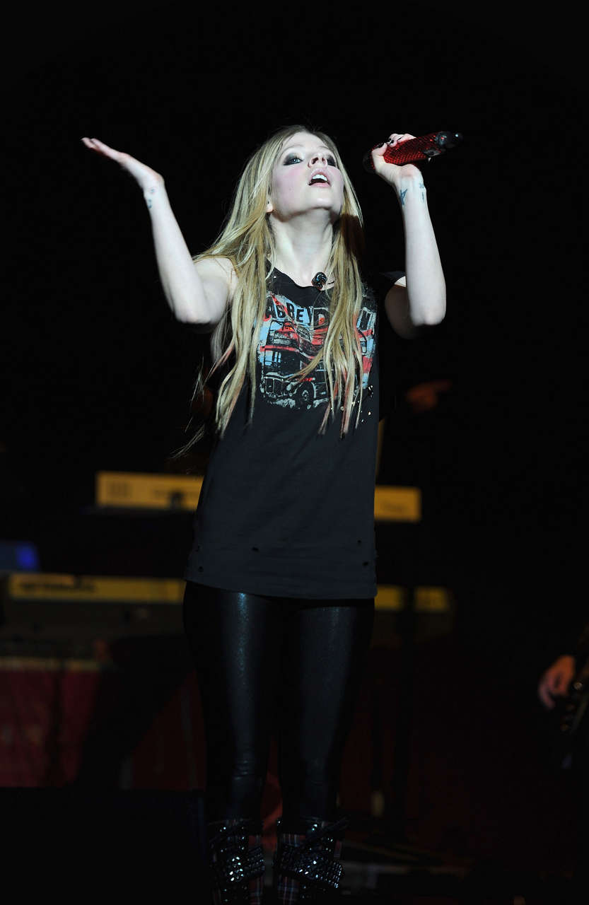 Avril Lavigne Performs Y 100 Jingle Ball Sunrise Florida