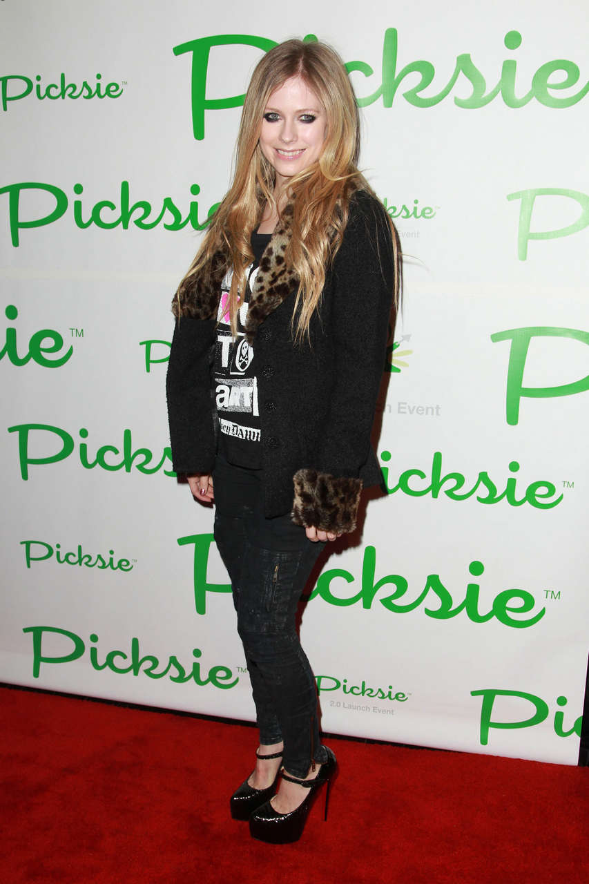 Avril Lavigne Picksie 2 0 Launch Party New York