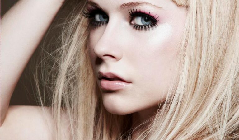 Avril Lavigne Prestige Magazine 2008 Hd Hot (1 photo)