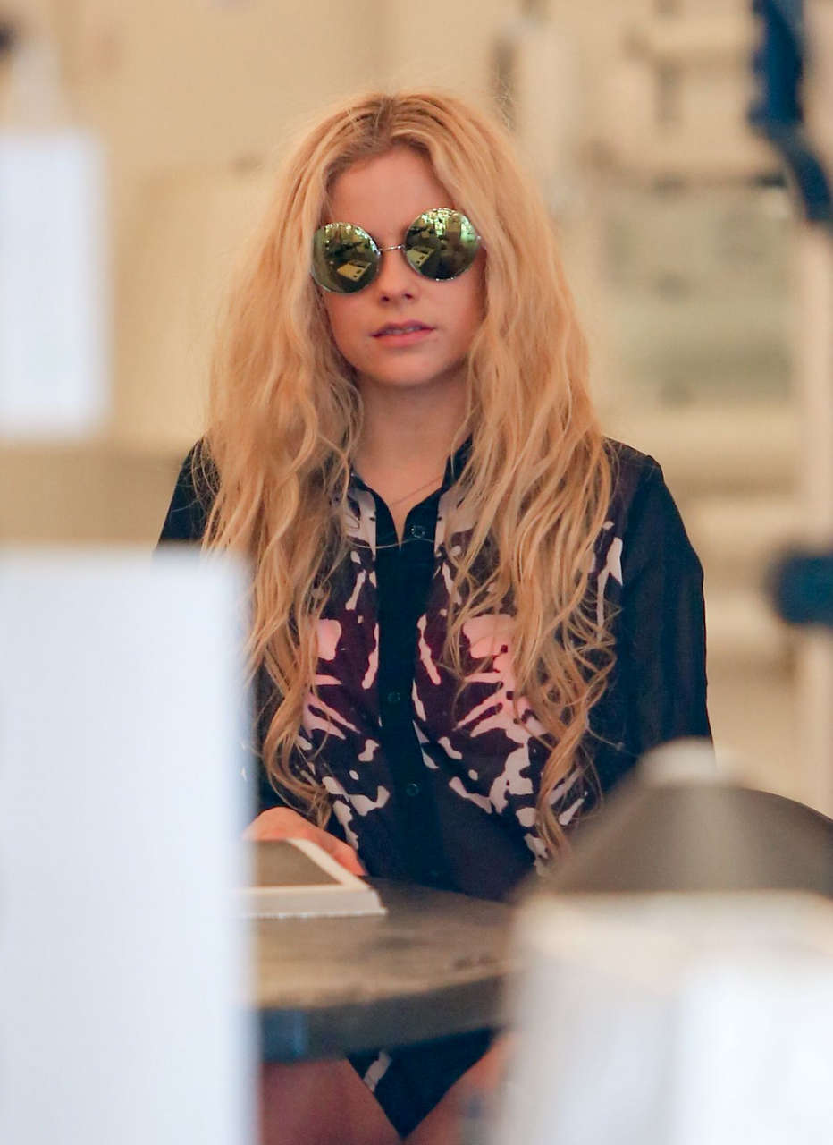 Avril Lavigne Shopping Foundry Beverly Hills