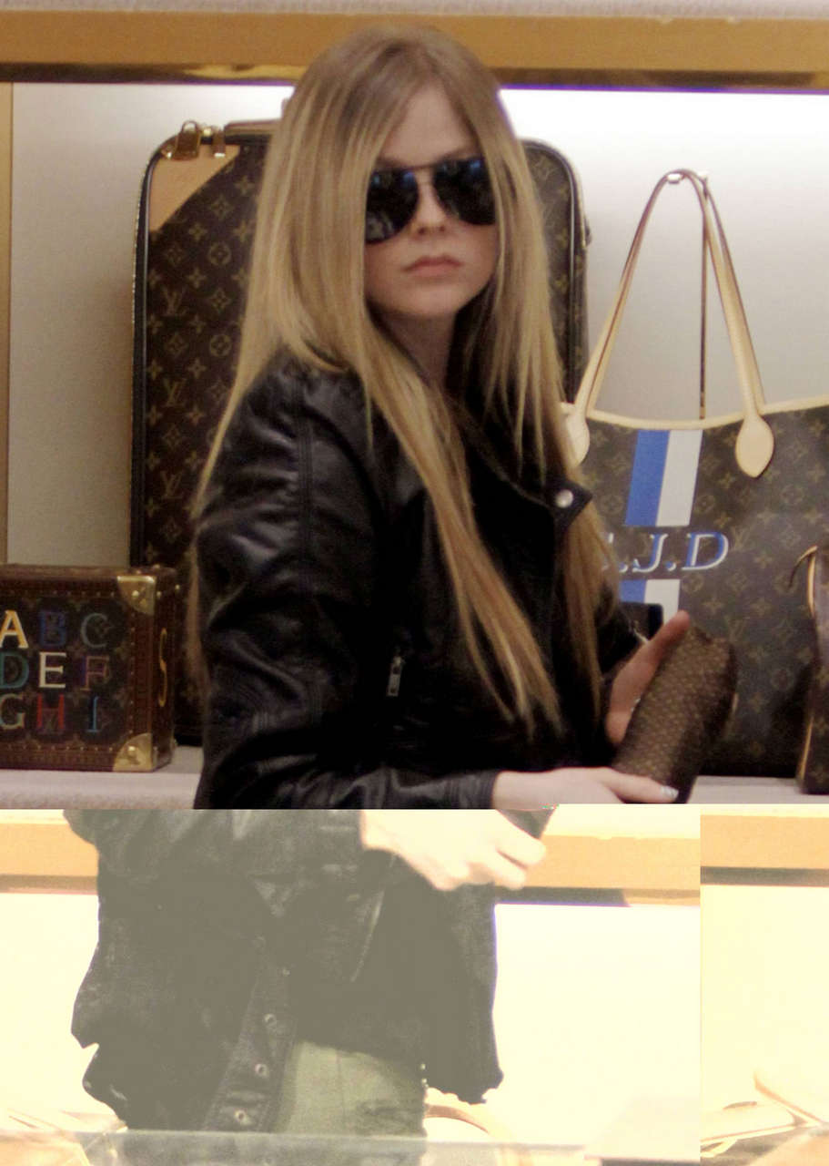 Avril Lavigne Shopping Louis Vuitton Store Beverly Hills