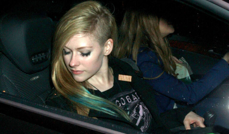 Avril Lavigne Show Shaved Hair Style Madeo Restaurant West Hollywood (6 photos)