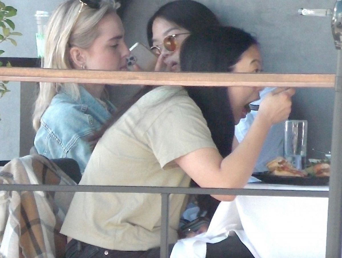 Awkwafina Out For Lunch With Friends Hollywood