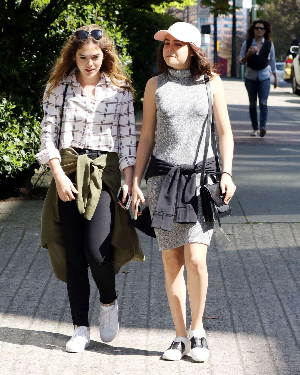Bailee Madison Mckayley Miller Out Vancouver