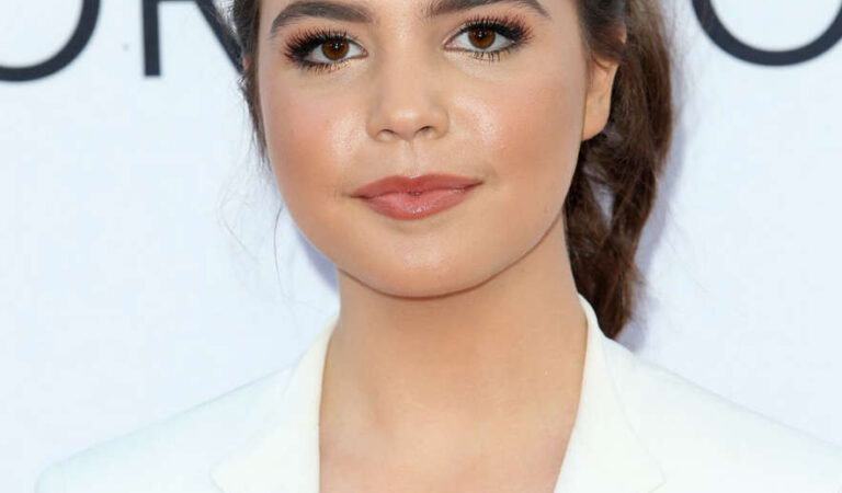 Bailee Madison Mothers Day Premiere Los Angeles (21 photos)