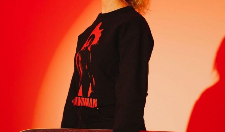 Barbara Dunkleman Batman Merchandise Promos (3 photos)