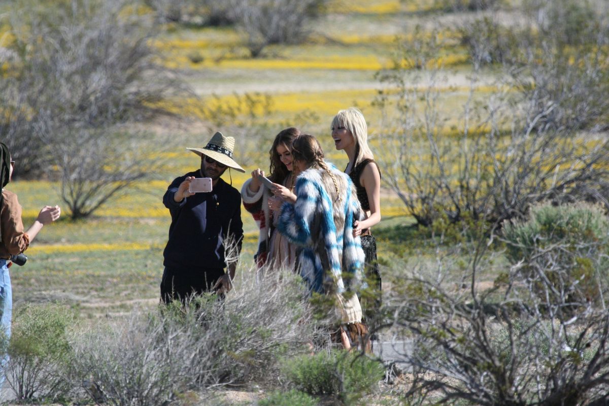 Barbara Palvin Set Of L Oreal Photosoot Mojave Desert