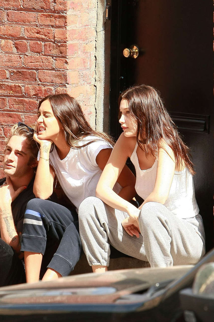 Bella Hadid Firends Out New York