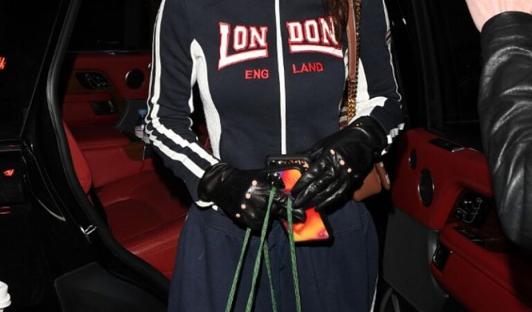 Bella Hadid Leaves Her Hotel London (7 photos)