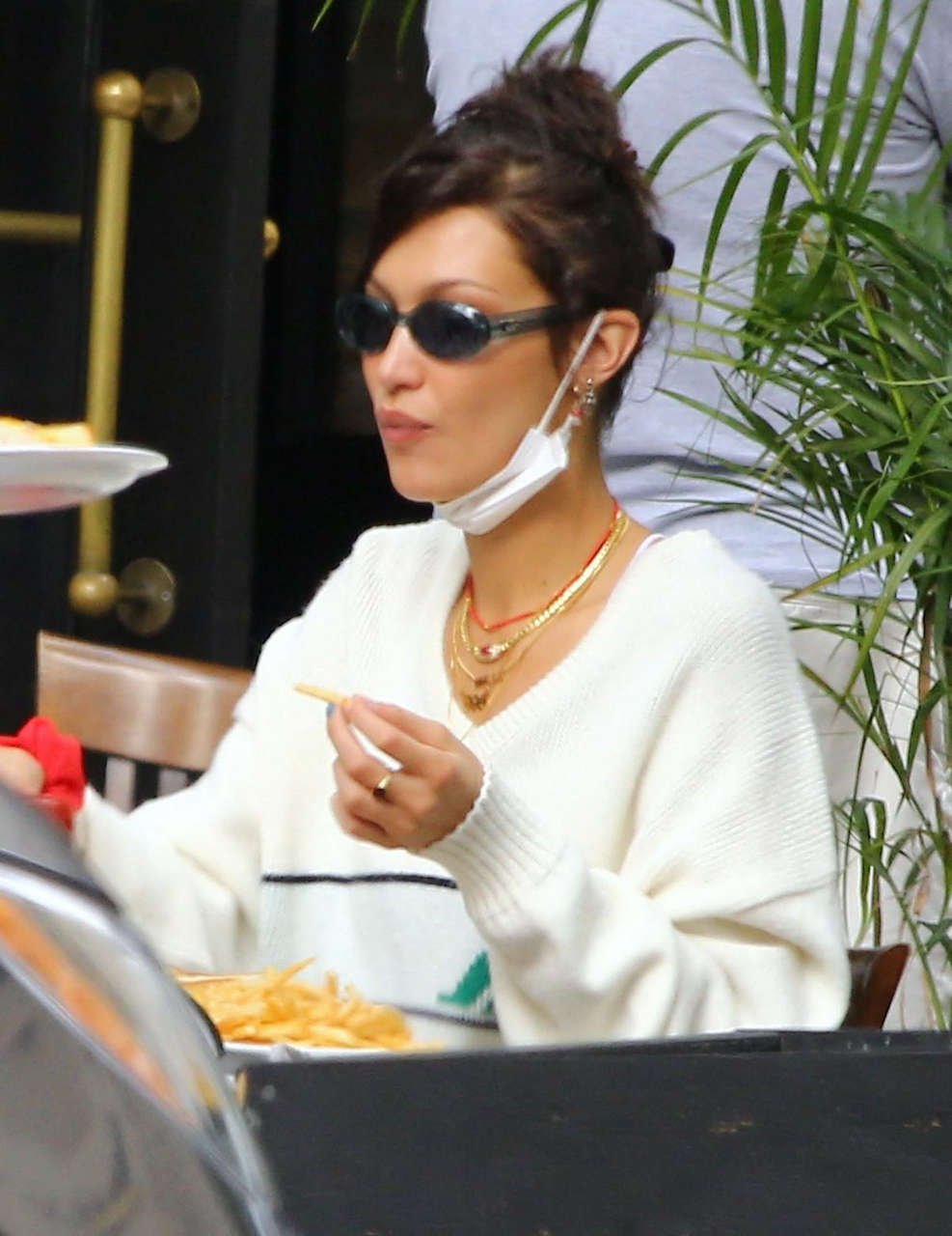 Bella Hadid Out For Lunch Three Guys New York