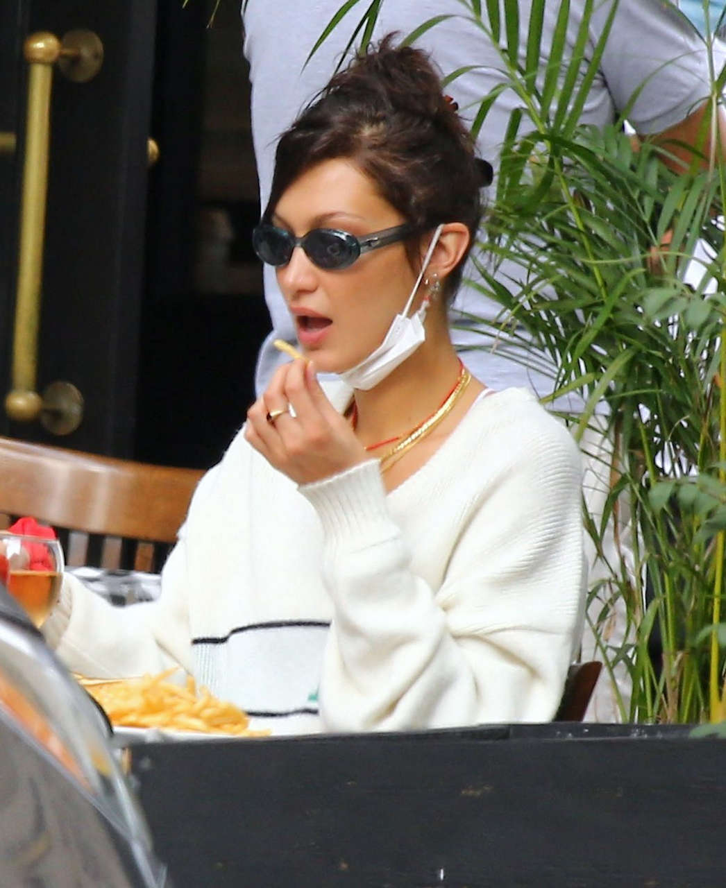 Bella Hadid Out For Lunch Three Guys New York